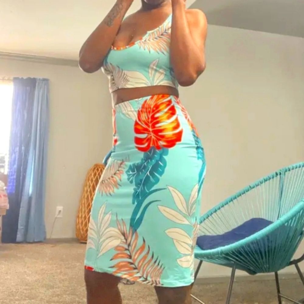 Ladies Tropical two piece skirt set sz small